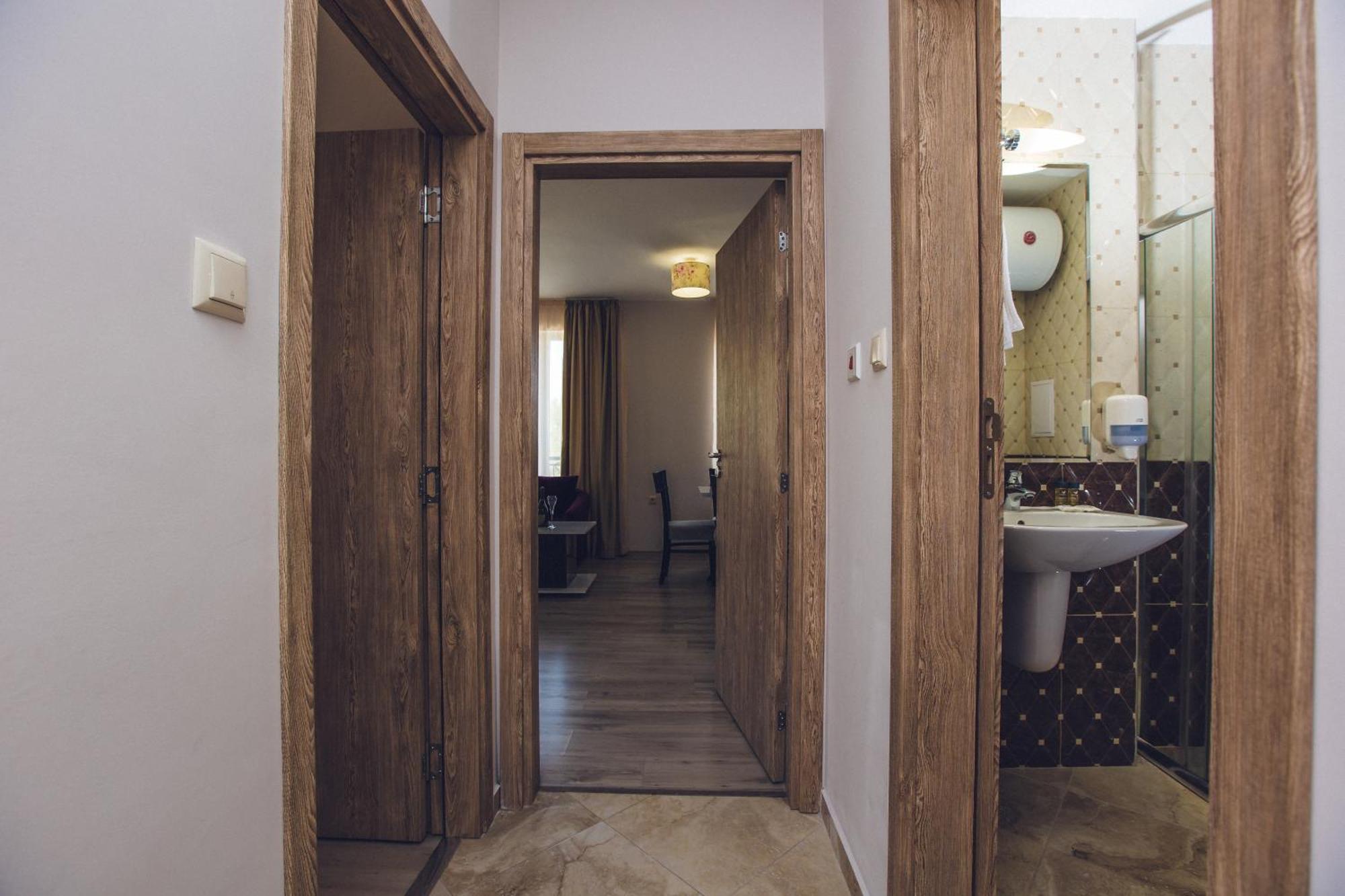 Hotel Avenue Deluxe 4*