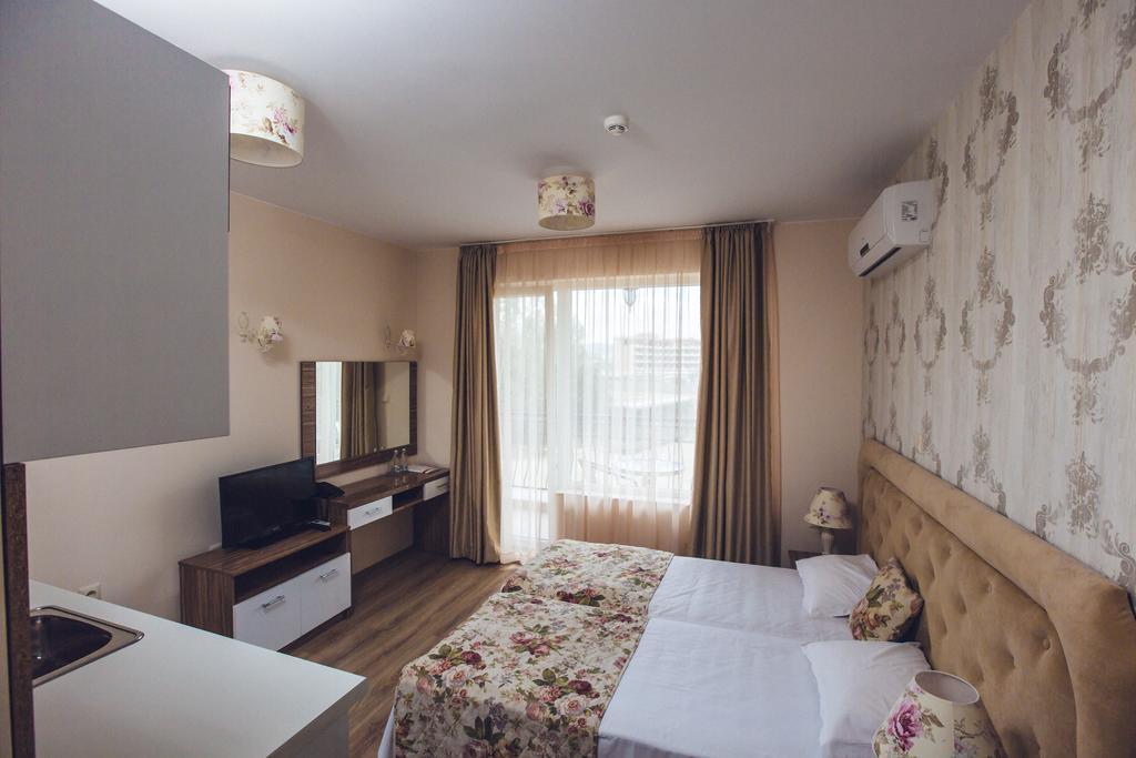Avenue Deluxe